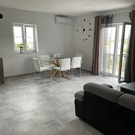 Ivanica Apartment *